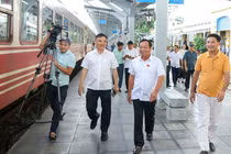 Hơn 300 cán bộ Tây Hải Phòng sẽ sang Đông Hải Phòng làm việc bằng tàu hỏa