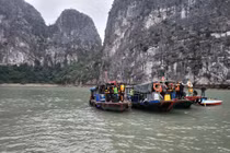 Triệt phá 'sới bạc' trên Vịnh Hạ Long, tạm giữ 30 đối tượng