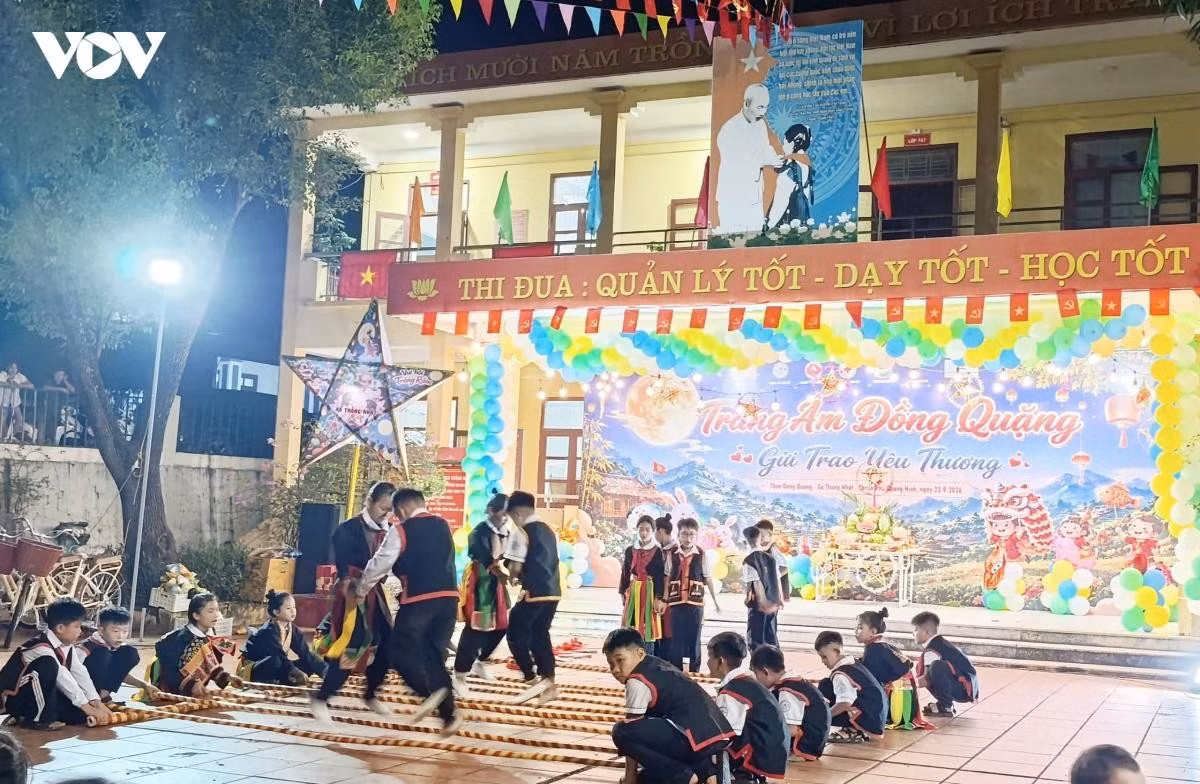 Gallery - Đêm hội 'Trăng ấm Đồng Quặng' cho trẻ em vùng dân tộc thiểu số - image 1