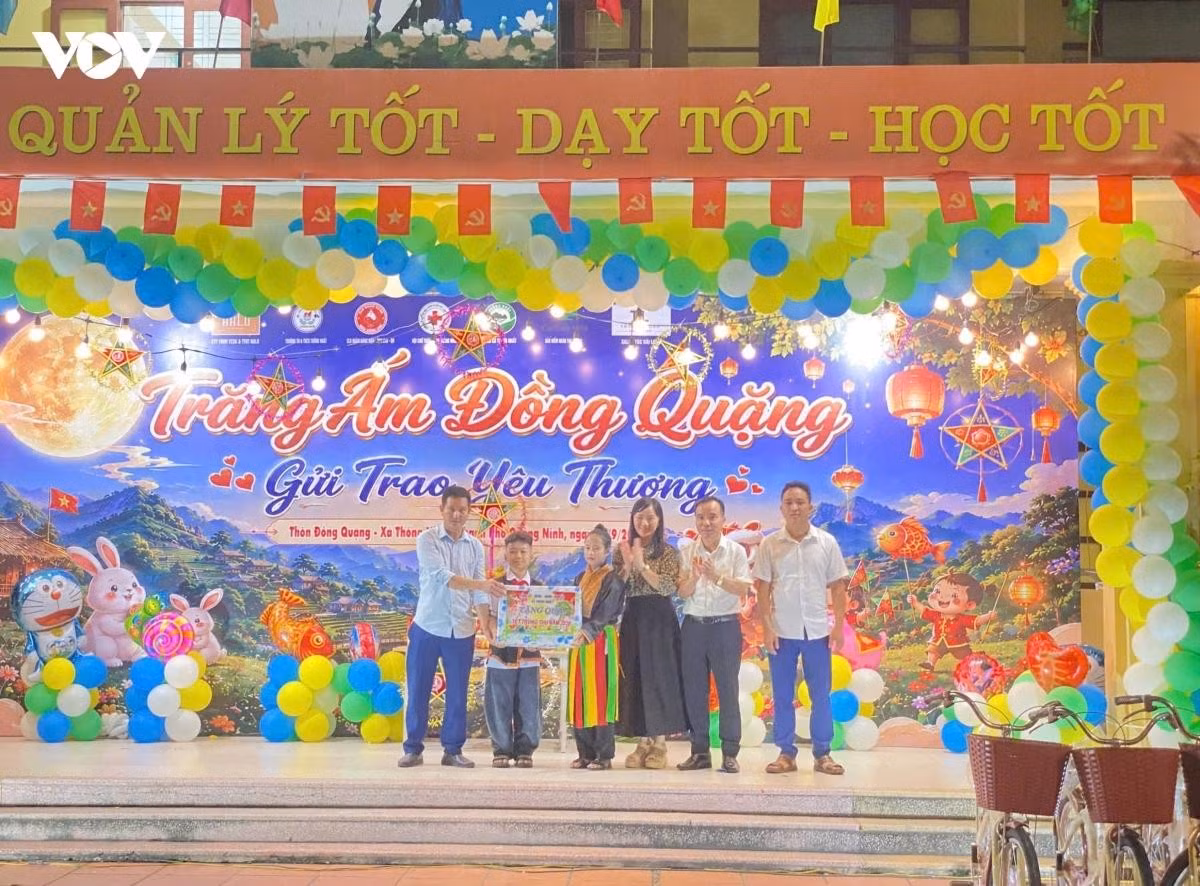 Gallery - Đêm hội 'Trăng ấm Đồng Quặng' cho trẻ em vùng dân tộc thiểu số - image 2