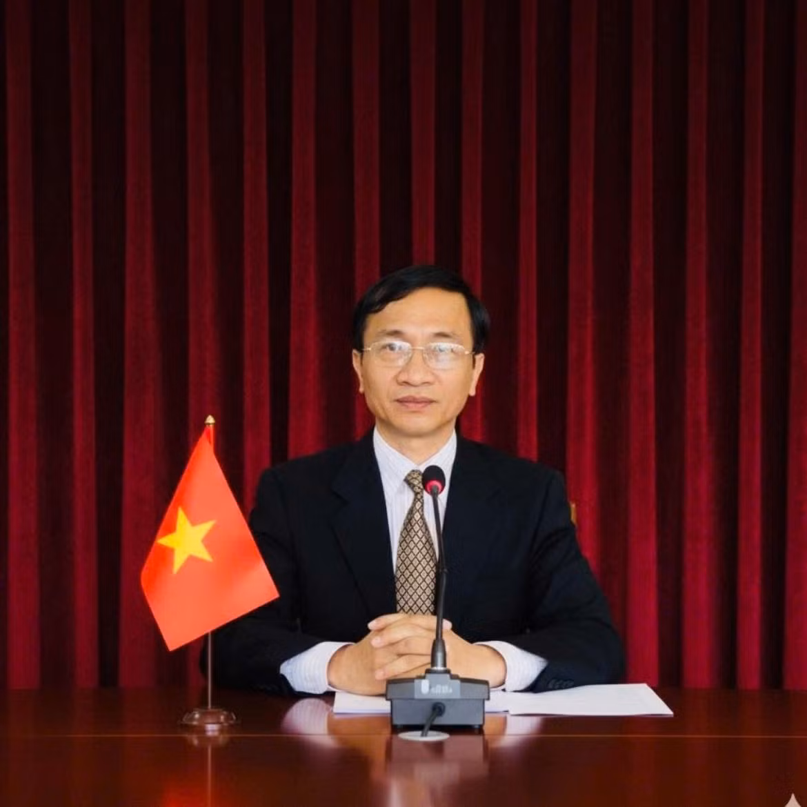 TS Hoàng Ngọc Vinh, nguyên Vụ trưởng Vụ Giáo dục chuyên nghiệp (Bộ GD&amp;ĐT) cho rằng cần xác định kiến thức phổ thông cốt lõi và dựa trên 4 tiêu chí để quyết định nội dung cần tinh giản.