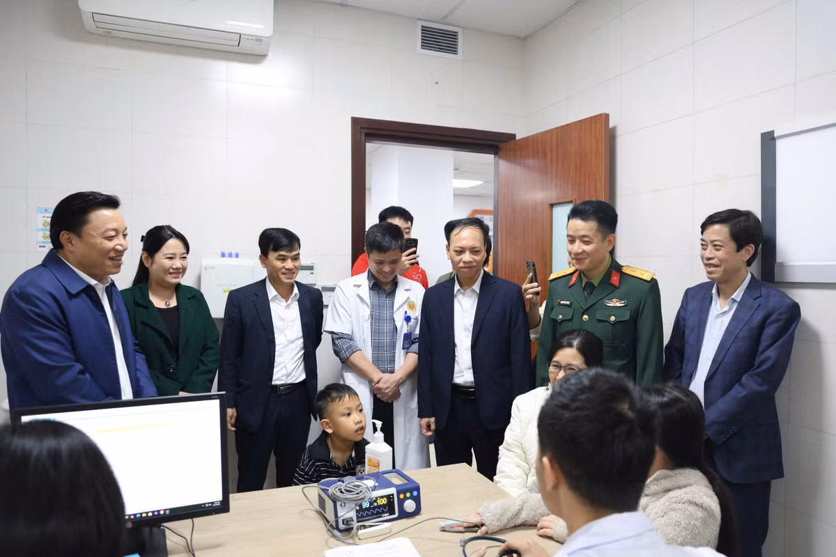 gan-1000-tre-o-phu-tho-duoc-kham-mien-phi-tim-bam-sinh-26-em-can-can-thiep-2.jpg