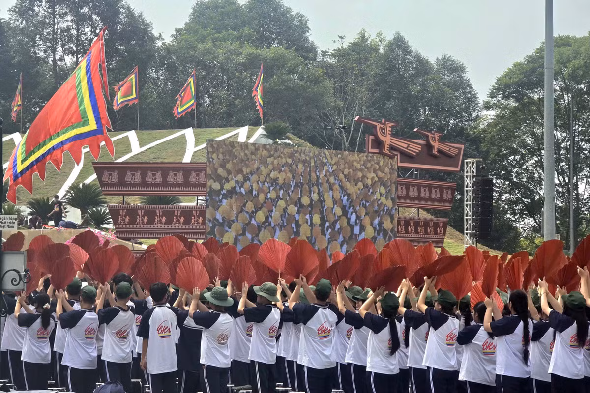 Để chuẩn bị cho sự kiện, UBND tỉnh Phú Thọ đã thành lập Ban tổ chức điểm cầu gồm 24 thành viên, do Phó Chủ tịch UBND tỉnh Nguyễn Khắc Hiếu làm Trưởng ban. Các sở, ngành, đơn vị liên quan được phân công phối hợp triển khai các nhiệm vụ, bảo đảm chương trình diễn ra an toàn, đồng bộ và đúng kịch bản.