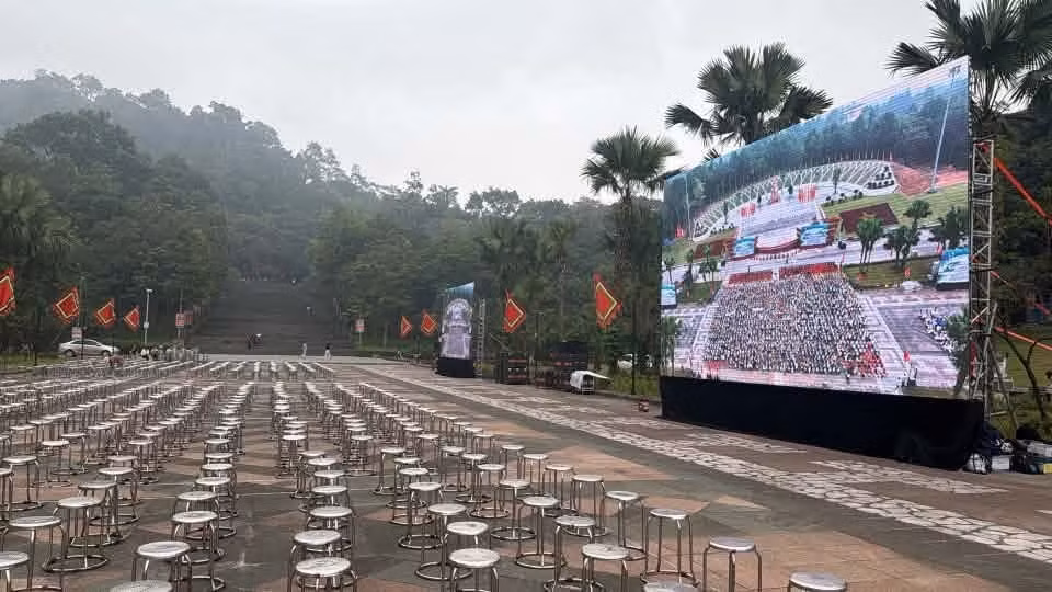 Không chỉ là sự kiện cổ vũ một học sinh tranh tài tại sân chơi trí tuệ cấp quốc gia, điểm cầu tại Đền Hùng còn là dịp để giới thiệu truyền thống hiếu học, bản sắc văn hóa, lịch sử và con người Đất Tổ tới đông đảo khán giả cả nước.
