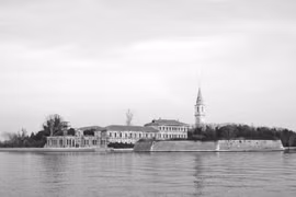 Bí ẩn rùng rợn về 'đảo của những hồn ma' khét tiếng Italy