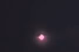 Cảnh sát Mỹ phát hiện UFO có 6 vòng sáng, đổi màu liên tục