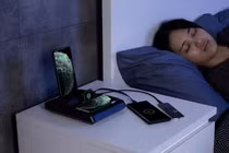 [GALLERY] Sạc điện thoại qua đêm có thật sự làm chai pin? Chuyên gia nói rõ