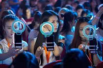 Bong bóng livestream vỡ, streamer thu nhập trăm triệu tháo chạy