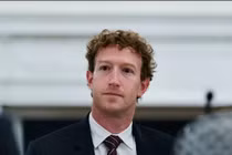 Mark Zuckerberg đối mặt làn sóng đòi rời ghế CEO