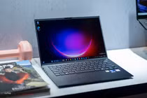 [GALLERY] LG gram AI 2026 ra mắt, laptop siêu nhẹ còn tự khóa từ xa