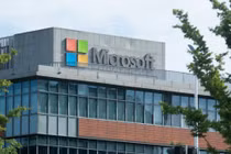 Microsoft bị chê tụt hậu dù nắm trong tay OpenAI