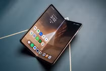 5 smartphone màn hình gập đáng mua tại Việt Nam