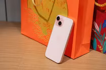 iPhone 15 bị khai tử vẫn tăng giá gây sốc