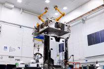 SpaceX mở kỷ nguyên sửa vệ tinh bằng robot trên quỹ đạo 