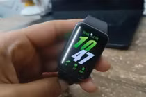 Galaxy Watch, Galaxy Fit cũng không thoát kiếp nạn sọc xanh!