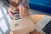 FBI cảnh báo chiêu lừa ship hàng gài mã QR hút sạch tiền