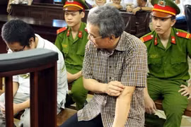 Tối mắt vì tiền, “thiên thu” tại trại 