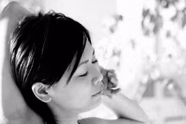Lây hôi nách khi mặc chung quần áo?