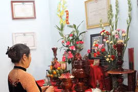 Cách bố trí bát hương bên nội, ngoại cùng một ban thờ