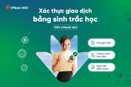 Khách hàng VPBank dùng vân tay, khuôn mặt xác thực giao dịch