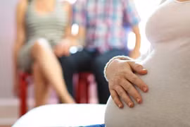 Các tú bà công khai tìm nguồn hàng bán trứng trên mạng xã hội