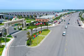 Đại lộ mua sắm tăng sức hút cho du lịch Hồ Tràm