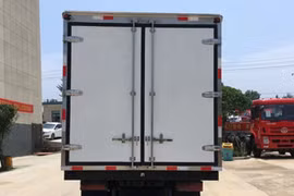 Ngồi trong xe tải đông lạnh, 8 người chết ngạt 