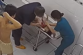Bé trai 2 tuổi tử vong sau khi uống sữa có dấu hiệu bạo hành