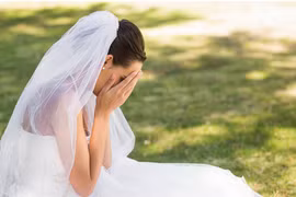 Người phụ nữ đám cưới với 3 người đàn ông khác dù đã có chồng