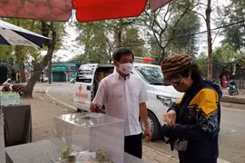 Ông Đoàn Ngọc Hải mở tài khoản tiếp nhận quyên góp vì đồng bào, đi làm bồi bàn kiếm tiền cho quỹ từ thiện 