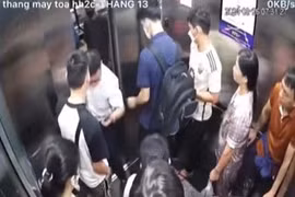 Người đàn ông suýt bị thang máy 'nuốt chửng' ở chung cư 