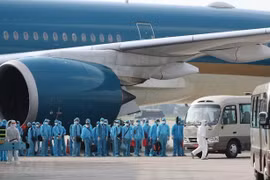 200.000 người trên “chuyến bay giải cứu” có là bị hại, được trả lại tiền?