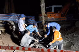 Gallery - BÉ TRAI RƠI XUỐNG TRỤ BÊ TÔNG SÂU 35M Ở ĐỒNG THÁP - image 5