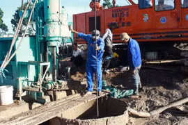 Gallery - BÉ TRAI RƠI XUỐNG TRỤ BÊ TÔNG SÂU 35M Ở ĐỒNG THÁP - image 6