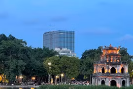 Xác minh thông tin thuyền chở khách du lịch tham quan Tháp Rùa