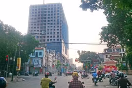 Gallery - Tòa Nhà 8B Lê Trực Xây Dựng Sai Phép - image 12