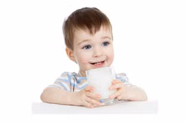 Bí quyết giúp bé mê uống sữa