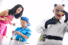 Tê giác đập tan “âm mưu” của bố Hoàng Bách