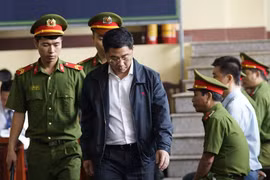 Gallery - Xét xử ông Phan Văn Vĩnh và đồng phạm - image 14