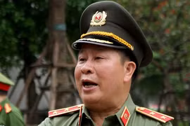 Gallery - Tướng công an ngã ngựa - image 8