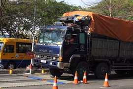 Cảnh sát cơ động, CSHS... tham gia “xử” xe quá tải 24/24h