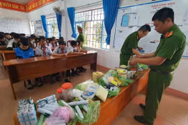 Đắk Lắk: Phát hiện 25 học sinh mua hóa chất về chế tạo pháo nổ