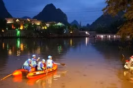 Video: Lật thuyền rồng ở Trung Quốc, 17 người thiệt mạng