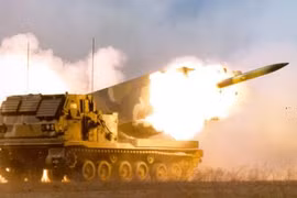 NATO đang có 70 vạn quả đạn pháo M270, Nga có run?