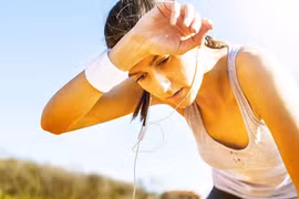 Các mẹo giảm mồ hôi hiệu quả trong những ngày nóng nực