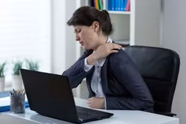 Điều trị nhức mỏi cổ, vai, gáy cho dân văn phòng 