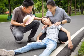 Biện pháp tự chăm sóc khi bị say nắng, say nhiệt mùa hè