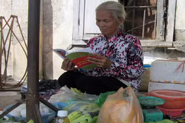 Bà bán chuối 55 tuổi đỗ cử nhân Luật