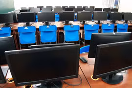Máy vi tính để bàn là một trong những loại tài sản có trong danh mục mua sắm tài sản Nhà nước thực hiện theo Quyết định số 3370/QĐ-UBND TP. HCM.