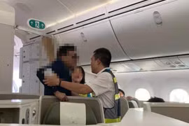 Gallery - Đại gia bất động sản sàm sỡ khách nữ Vietnam Airlines - image 1